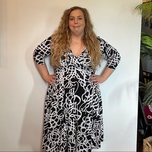 Haani 2X Black & White V Neck Dress 3/4 sleeve.